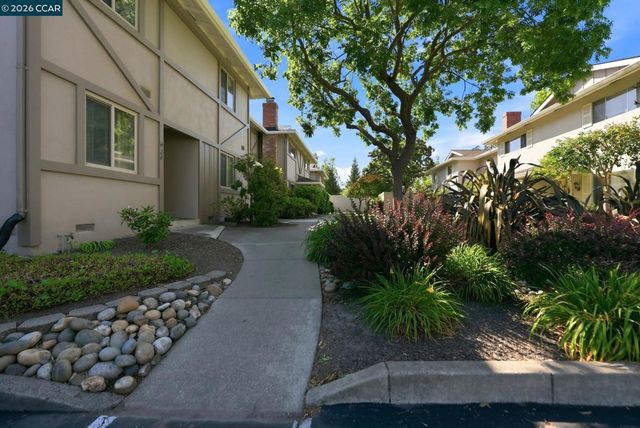 30 Miramonte Dr, Moraga, CA 94556