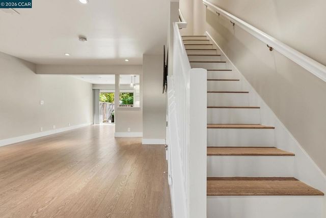 30 Miramonte Dr, Moraga, CA 94556