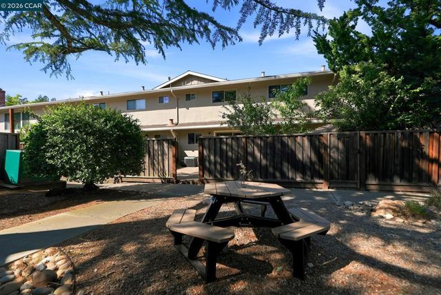 30 Miramonte Dr, Moraga, CA 94556
