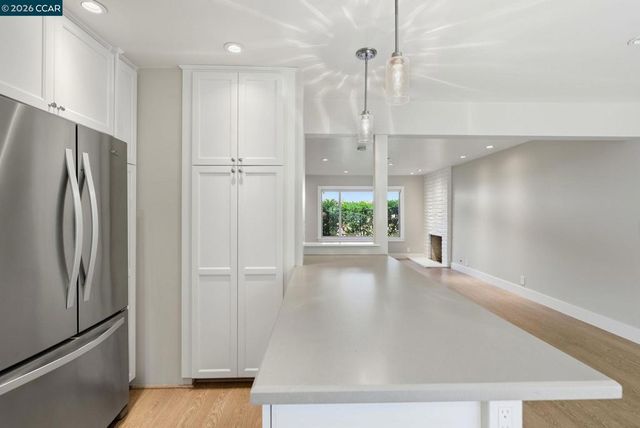 30 Miramonte Dr, Moraga, CA 94556