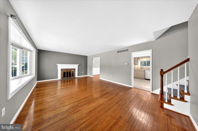 2410 LARCHWOOD RD, Wilmington, DE 19810