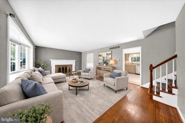 2410 LARCHWOOD RD, Wilmington, DE 19810