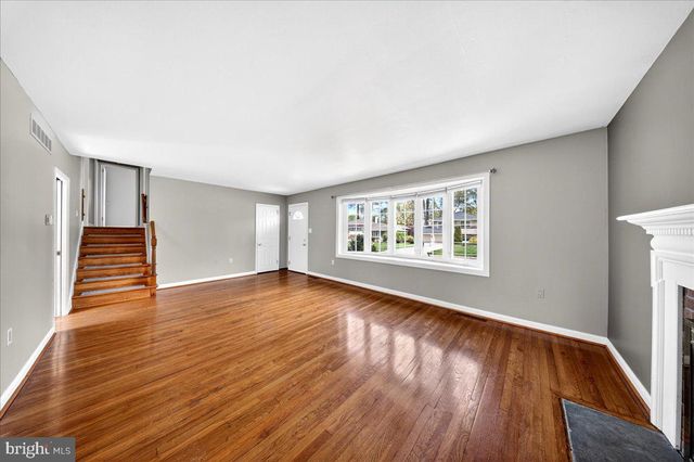 2410 LARCHWOOD RD, Wilmington, DE 19810