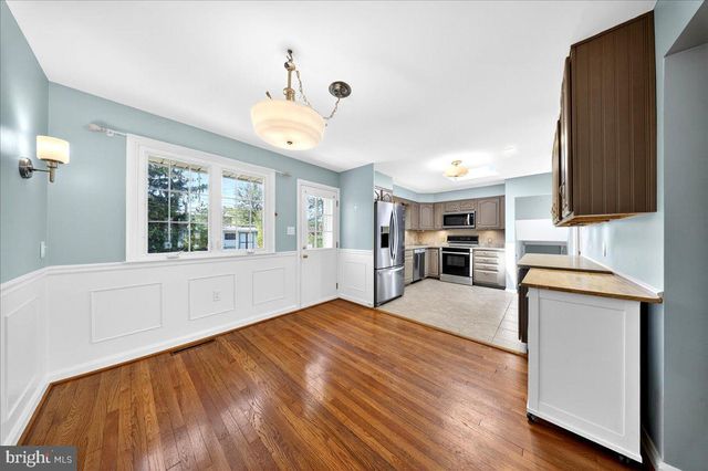 2410 LARCHWOOD RD, Wilmington, DE 19810