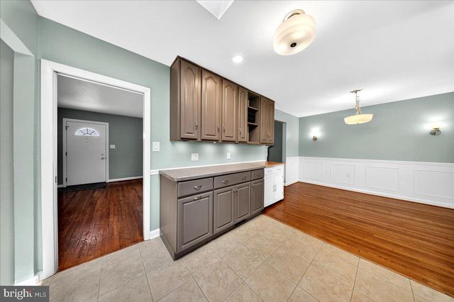 2410 LARCHWOOD RD, Wilmington, DE 19810