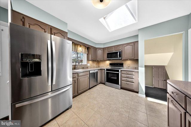 2410 LARCHWOOD RD, Wilmington, DE 19810