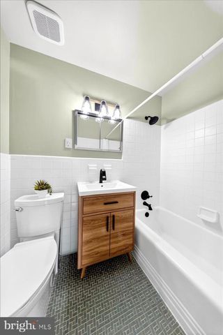 2410 LARCHWOOD RD, Wilmington, DE 19810