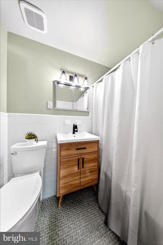 2410 LARCHWOOD RD, Wilmington, DE 19810