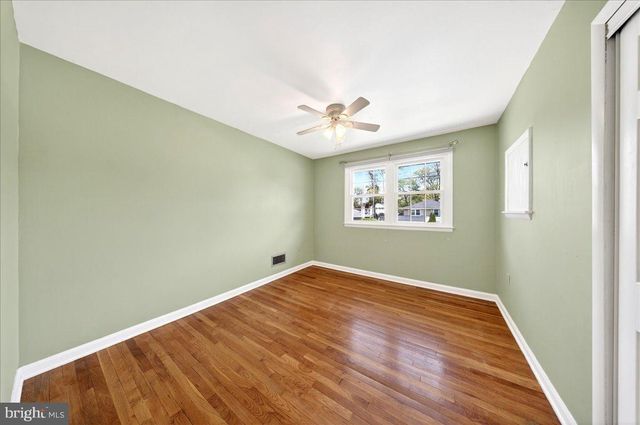 2410 LARCHWOOD RD, Wilmington, DE 19810