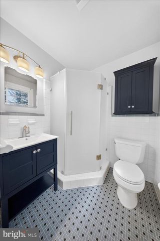 2410 LARCHWOOD RD, Wilmington, DE 19810