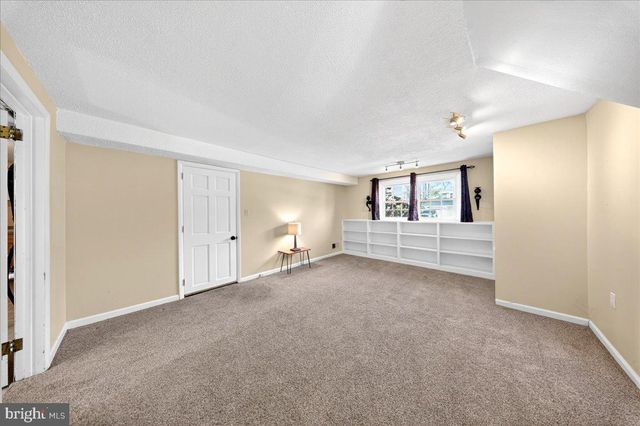 2410 LARCHWOOD RD, Wilmington, DE 19810