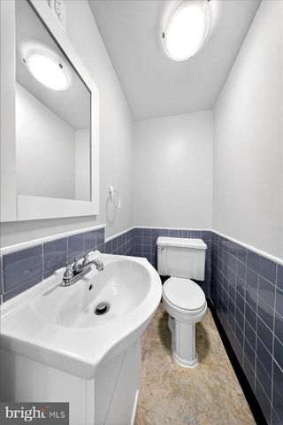 2410 LARCHWOOD RD, Wilmington, DE 19810