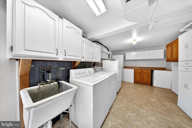 2410 LARCHWOOD RD, Wilmington, DE 19810