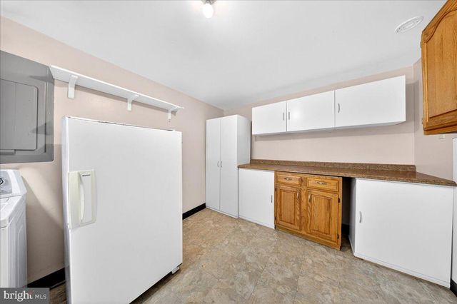 2410 LARCHWOOD RD, Wilmington, DE 19810