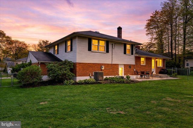 2410 LARCHWOOD RD, Wilmington, DE 19810