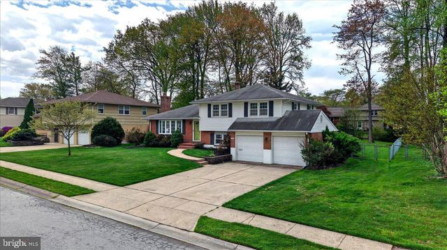 2410 LARCHWOOD RD, Wilmington, DE 19810