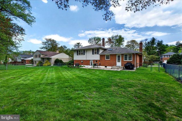 2410 LARCHWOOD RD, Wilmington, DE 19810