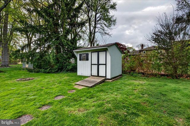 2410 LARCHWOOD RD, Wilmington, DE 19810