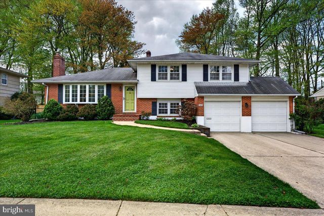 2410 LARCHWOOD RD, Wilmington, DE 19810