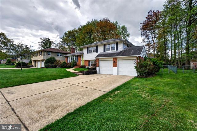 2410 LARCHWOOD RD, Wilmington, DE 19810