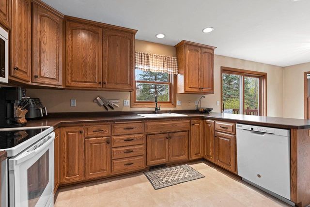 1890 WHITE WOLF LANE, Kaukauna, WI 54130