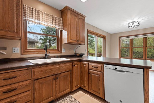 1890 WHITE WOLF LANE, Kaukauna, WI 54130