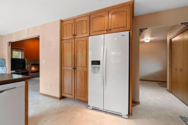 1890 WHITE WOLF LANE, Kaukauna, WI 54130
