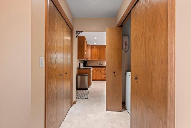1890 WHITE WOLF LANE, Kaukauna, WI 54130