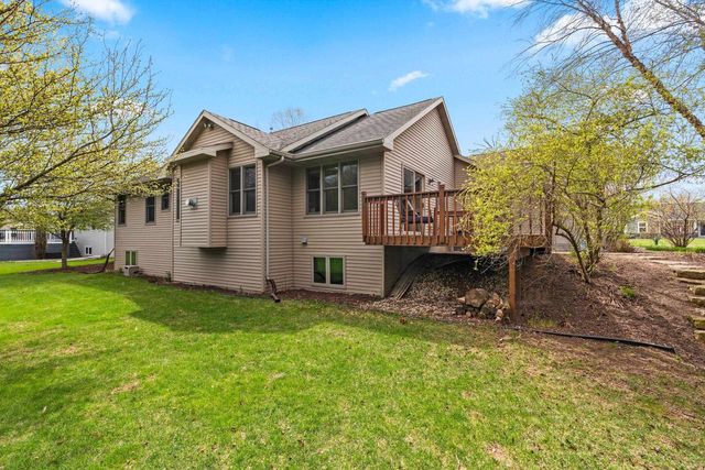 1890 WHITE WOLF LANE, Kaukauna, WI 54130
