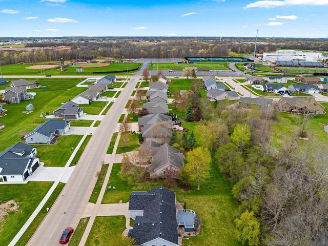 1890 WHITE WOLF LANE, Kaukauna, WI 54130