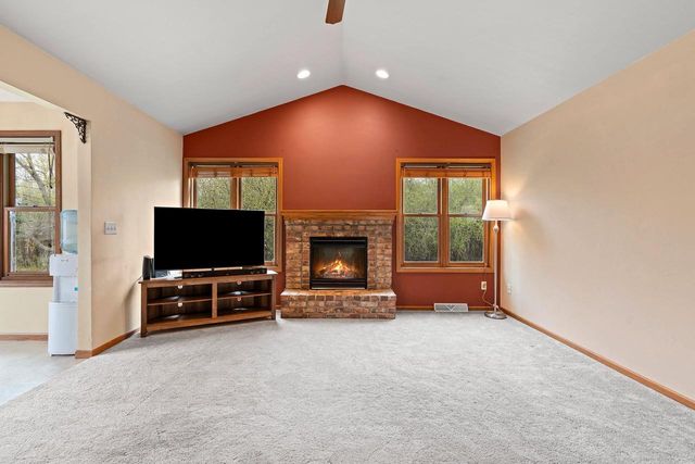 1890 WHITE WOLF LANE, Kaukauna, WI 54130