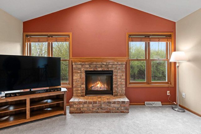 1890 WHITE WOLF LANE, Kaukauna, WI 54130