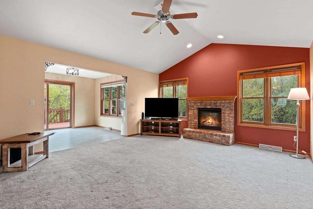 1890 WHITE WOLF LANE, Kaukauna, WI 54130