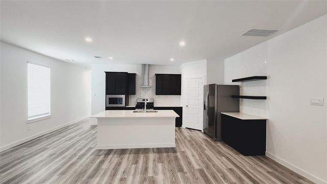 3217 Creston Gate Drive, Houston, TX 77047