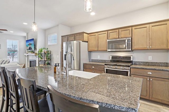 117 Crooked Tree Circle, Deforest, WI 53532