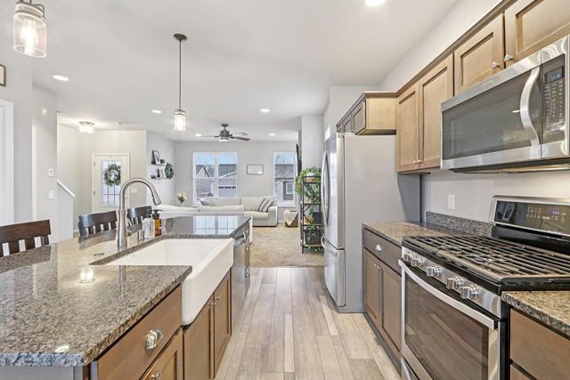 117 Crooked Tree Circle, Deforest, WI 53532