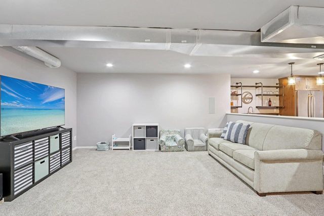 117 Crooked Tree Circle, Deforest, WI 53532