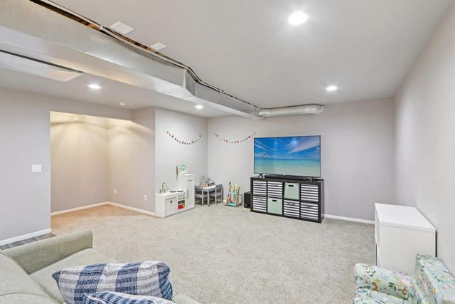 117 Crooked Tree Circle, Deforest, WI 53532