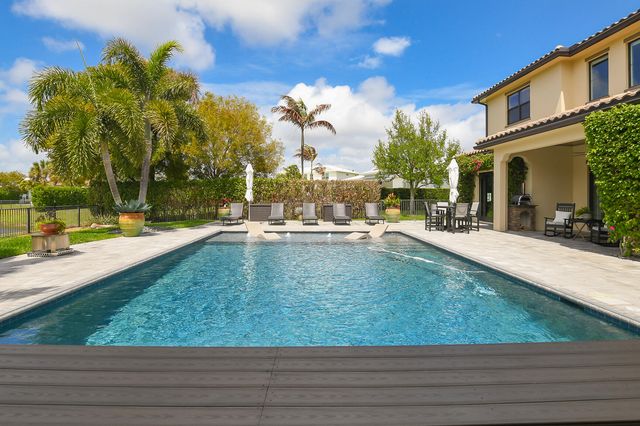 3045 NW Radcliffe Way, Palm City, FL 34990