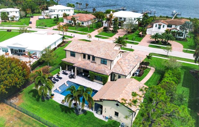 3045 NW Radcliffe Way, Palm City, FL 34990