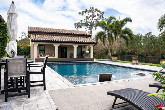 3045 NW Radcliffe Way, Palm City, FL 34990