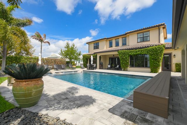 3045 NW Radcliffe Way, Palm City, FL 34990