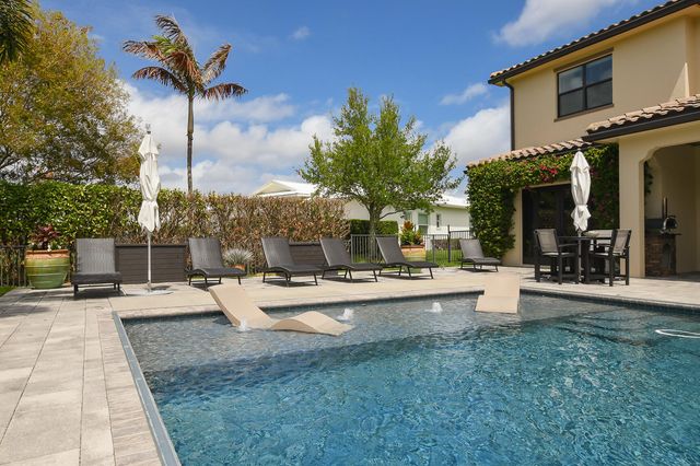 3045 NW Radcliffe Way, Palm City, FL 34990