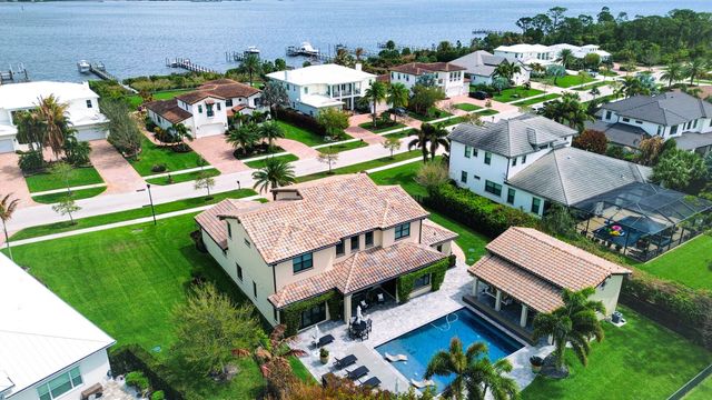 3045 NW Radcliffe Way, Palm City, FL 34990