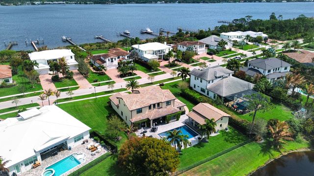 3045 NW Radcliffe Way, Palm City, FL 34990