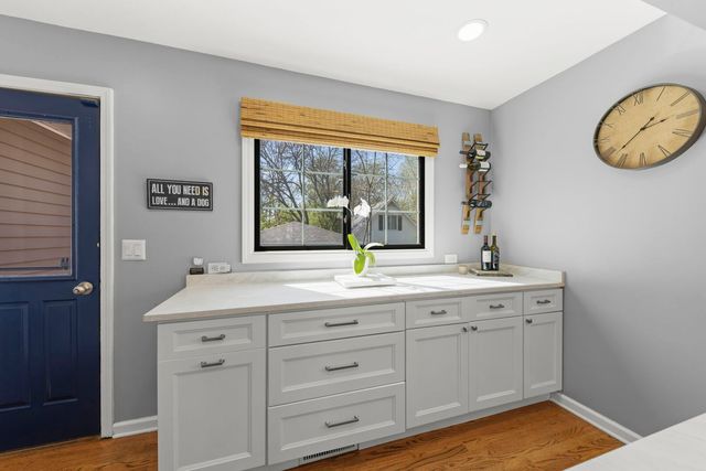 296 Kenilworth Avenue, Glen Ellyn, IL 60137