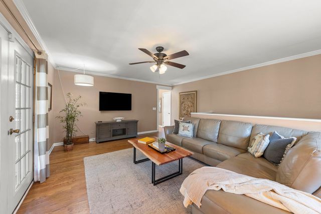 296 Kenilworth Avenue, Glen Ellyn, IL 60137