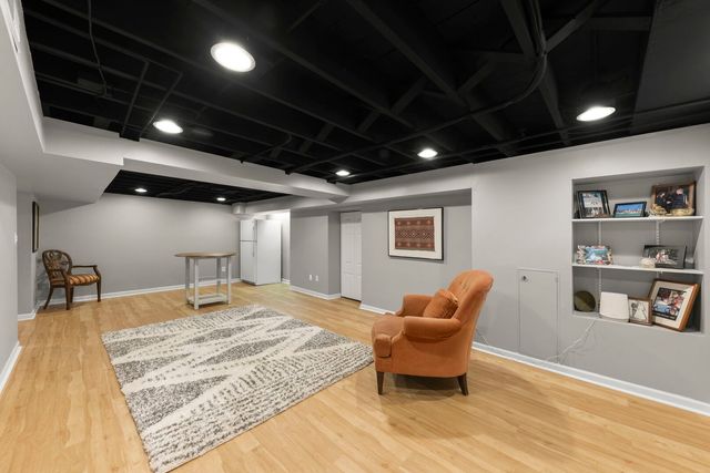 296 Kenilworth Avenue, Glen Ellyn, IL 60137