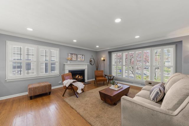 296 Kenilworth Avenue, Glen Ellyn, IL 60137