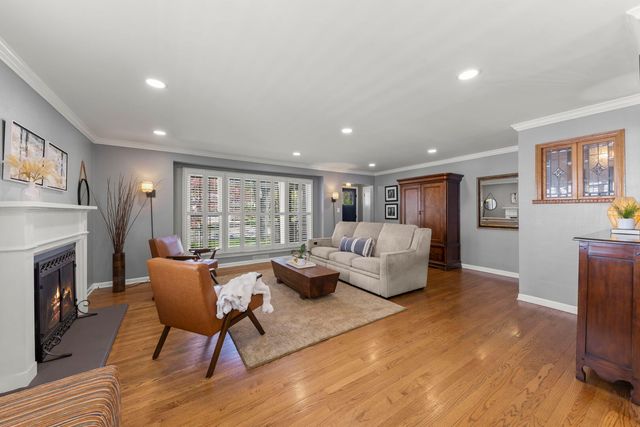 296 Kenilworth Avenue, Glen Ellyn, IL 60137